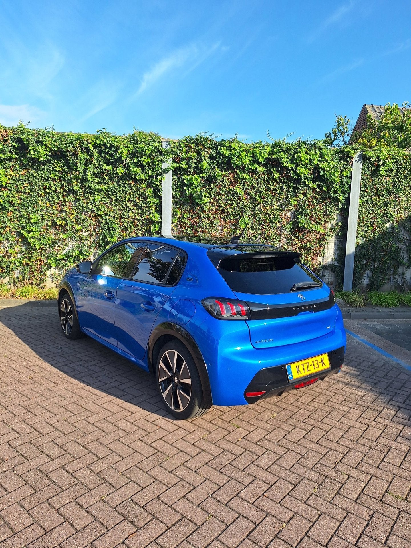 Peugeot E-208 | 11kW | Warmtepomp | ACC | Camera | Stoelverw, 50 kWh, Gebruikt, Blauw, Leder en Stof