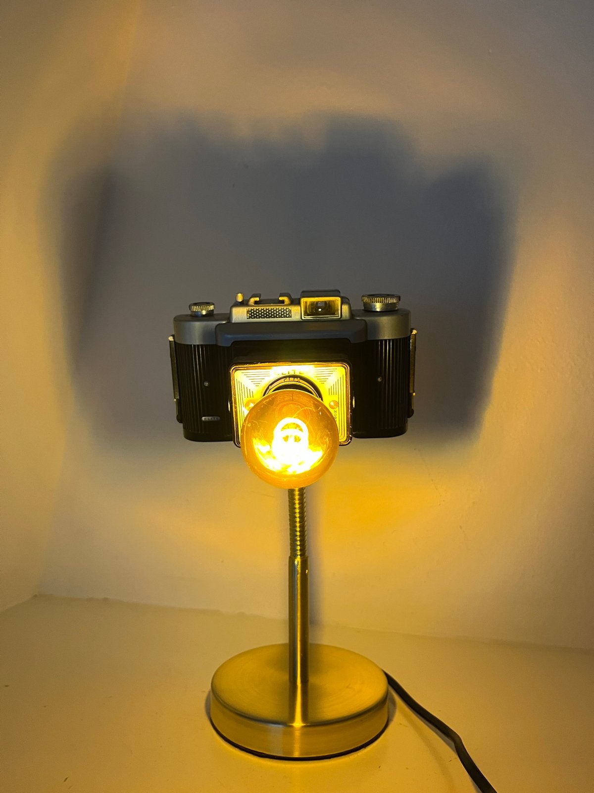 Unieke Handgemaakte Retro Cameralamp - De Lampsmid, Figuurlamp, Overige merken, Vintage, Meerkleurig