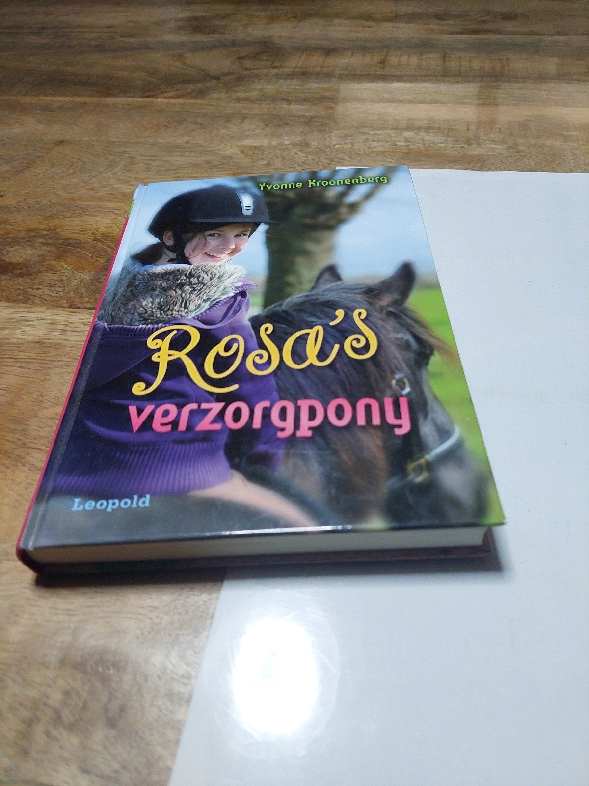 Rosa's verzorgpony - Yvonne Kroonenberg, Ophalen of Verzenden, Zo goed als nieuw, Yvonne Kroonenberg, Fictie algemeen