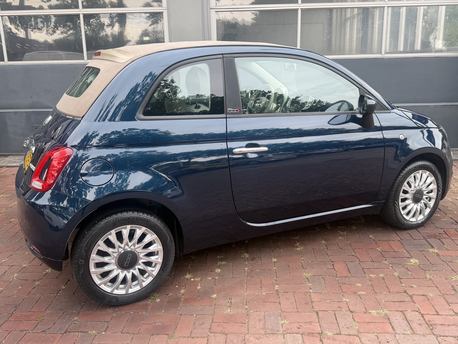 Fiat 500 1.0 Hybrid Launch Edition Bj 2020 Km 35.944 Dealer, Auto's, Fiat, Voorwielaandrijving, Dealer onderhouden, Stof, Handgeschakeld