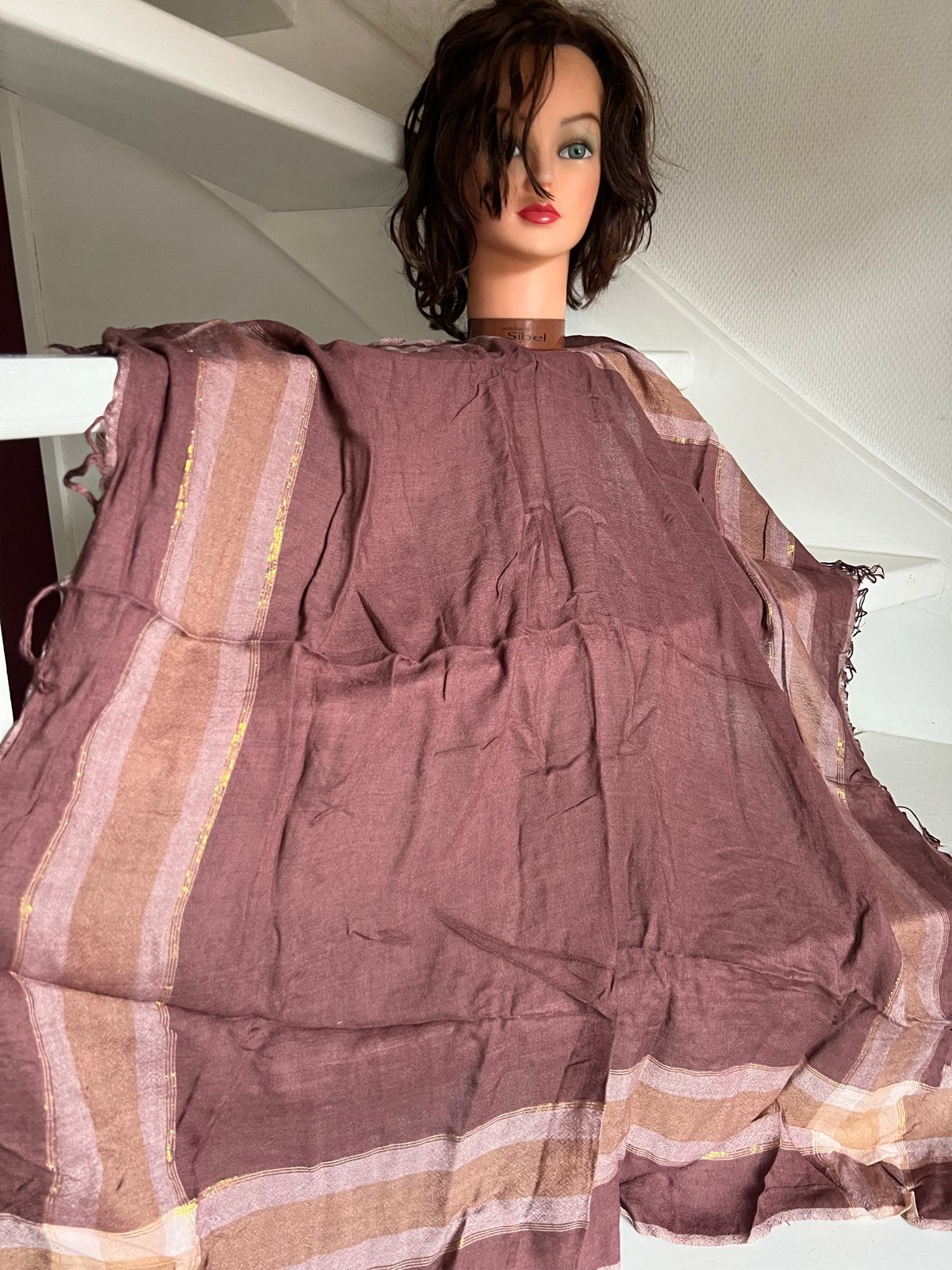Stijlvolle Sjaal met Strepen en Gouden Accent, Kleding | Dames, Ophalen of Verzenden, Zo goed als nieuw, Maat 38/40 (M), Sjaal