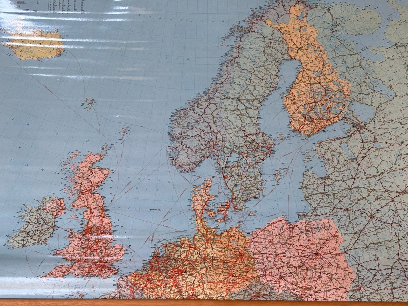 Vintage landkaart met draagstang [Scandinavië], Boeken, Ophalen, Zo goed als nieuw, 1800 tot 2000, Landkaart