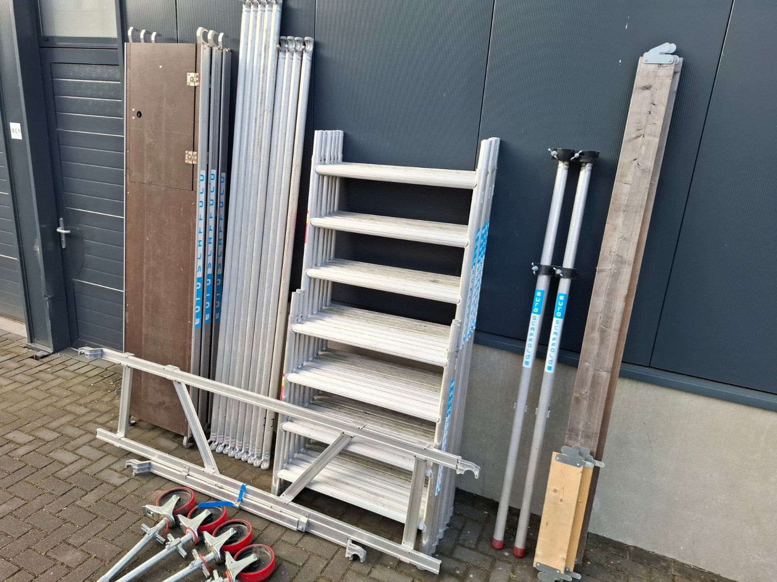 Euroscaffold rolsteiger 135x250 ,WH 8,2 mtr zgst, Doe-het-zelf en Verbouw, Steigers, Ophalen, Zo goed als nieuw, Rolsteiger of Kamersteiger