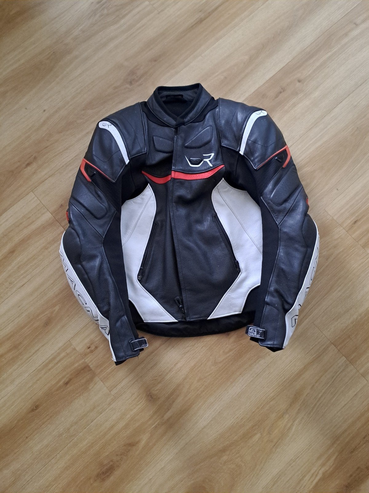 Macna Mission motorjas leer zwart/wit/rood. Maat L , (XL), Heren, Jas | leer, Ophalen of Verzenden, Tweedehands