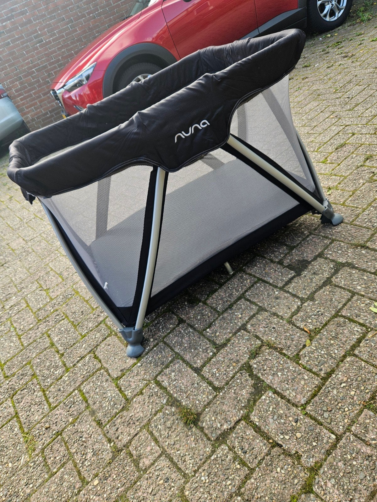 Nuna Sena campingbed - Compact en comfortabel, Ophalen, Zo goed als nieuw, Vierkant