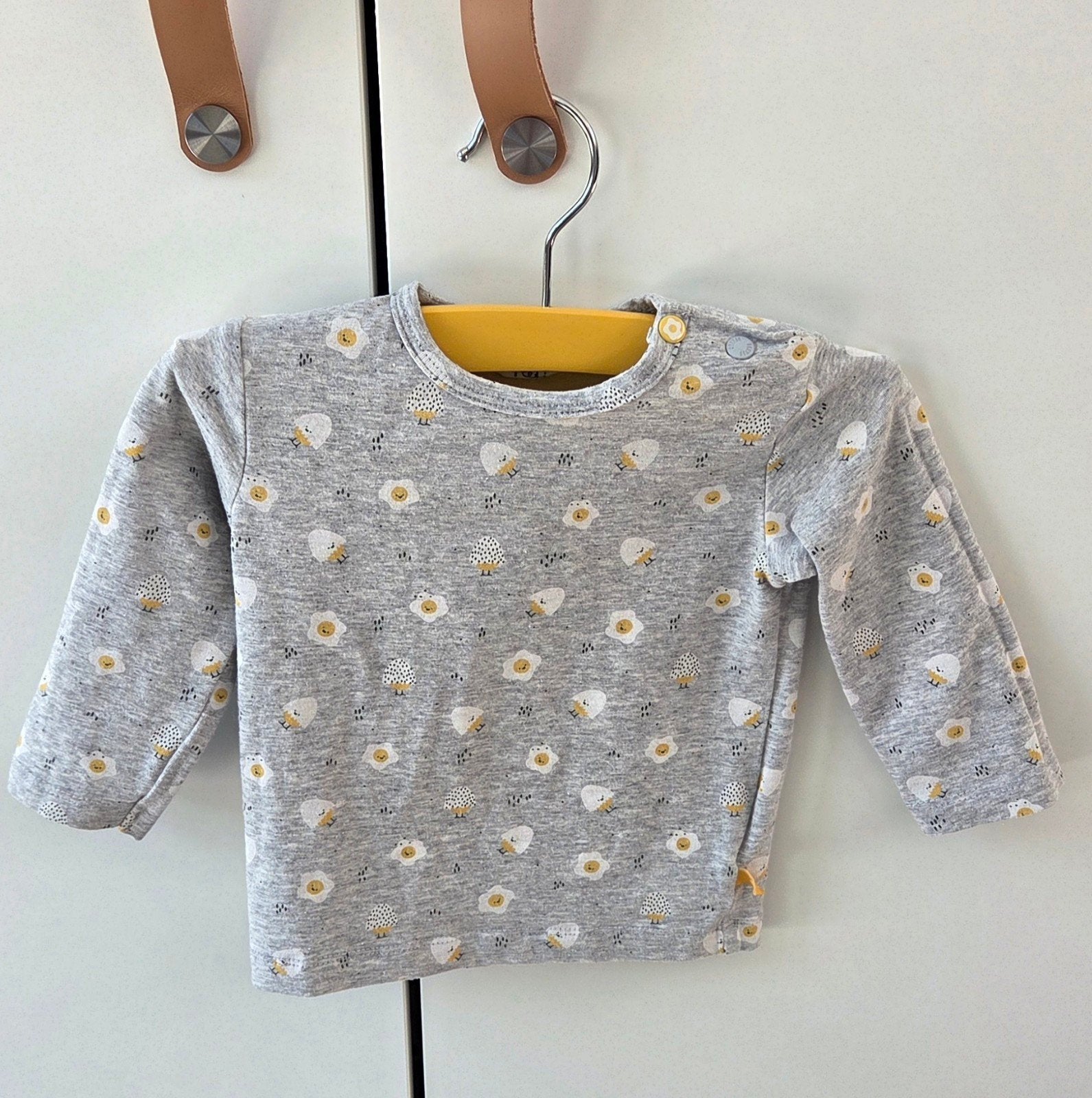 Feetje grijze longsleeve met eitjes patroon maat 68, Kinderen en Baby's, Babykleding | Maat 68, Meisje, Ophalen of Verzenden, Zo goed als nieuw