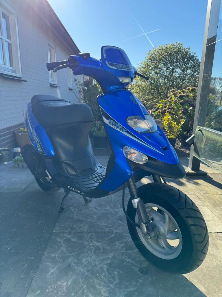 ⭐️Gilera stalker 50cc 2 takt Brom Nieuwstaat⭐️, Fietsen en Brommers, Scooters | Piaggio, Zo goed als nieuw, Overige modellen, Tweetakt