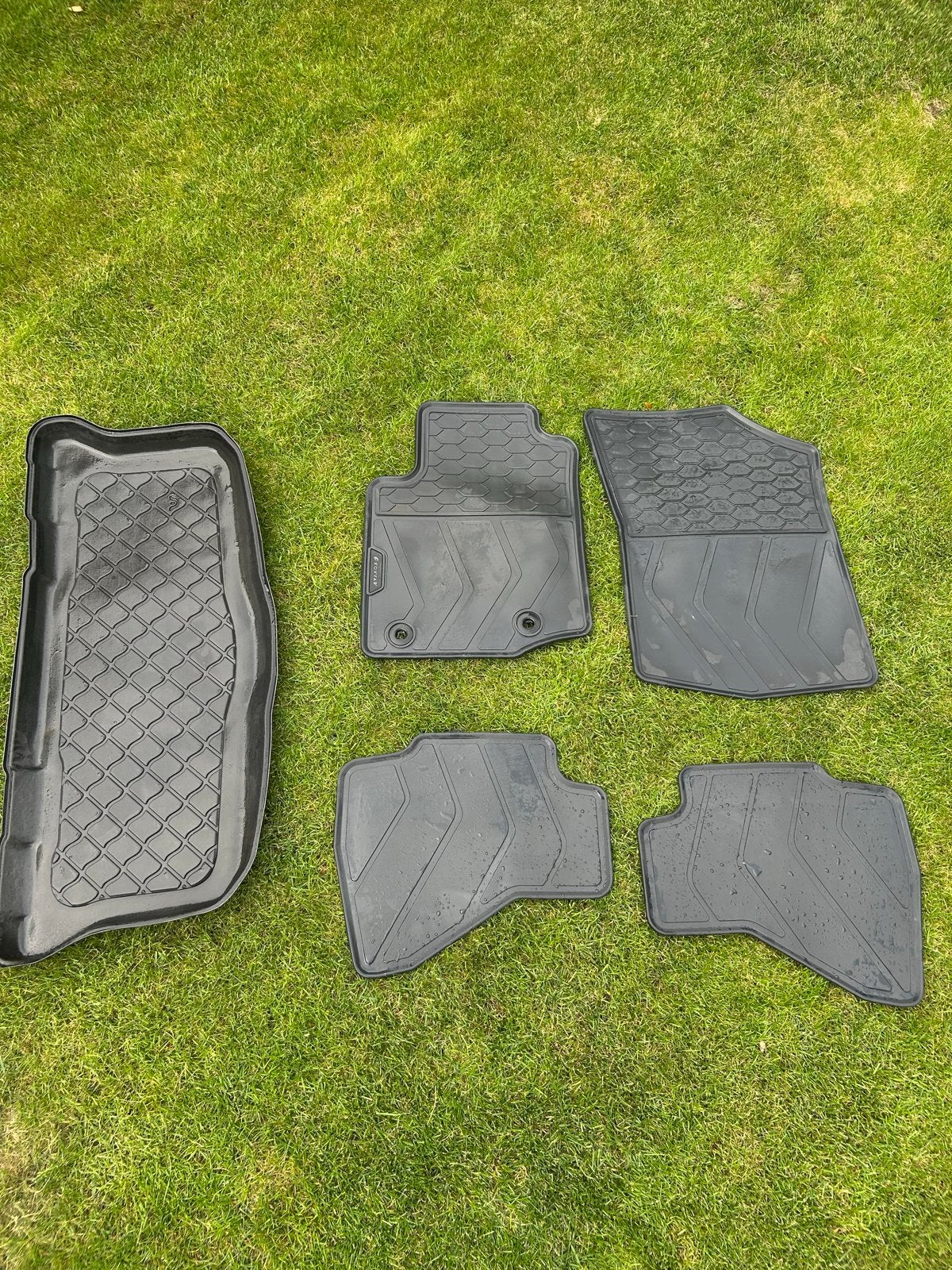 Mattenset en Kofferbakmat Toyota aygo, Ophalen, Gebruikt