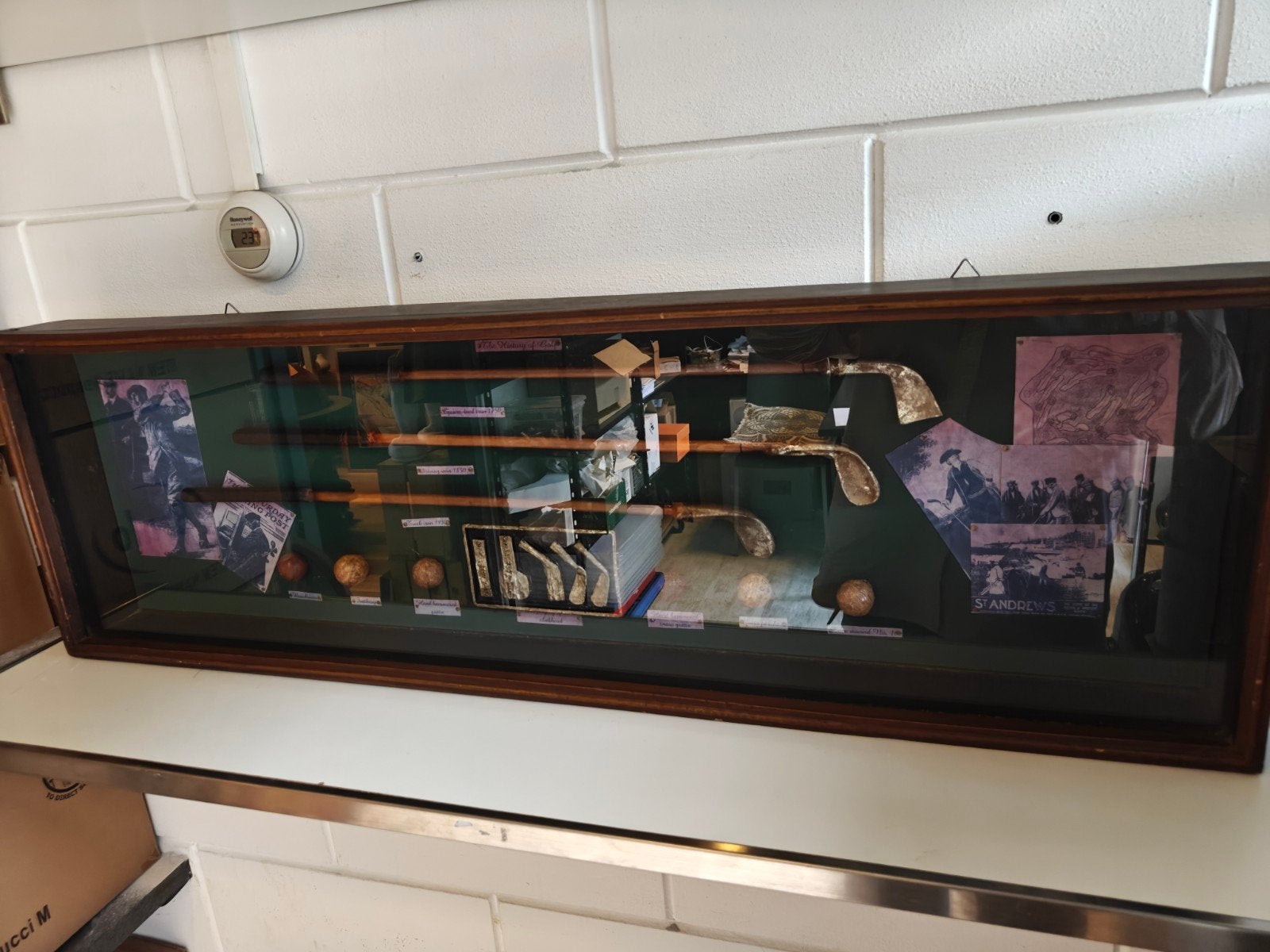 XXL Diorama Show Case Thema Golf Vintage staat 105x34x10 cm, Antiek en Kunst, Ophalen