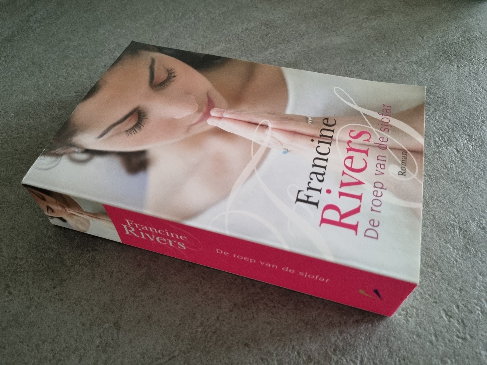 Francine Rivers - De roep van de sjofar (Roman), Ophalen of Verzenden, Nieuw, Francine Rivers, Nederland