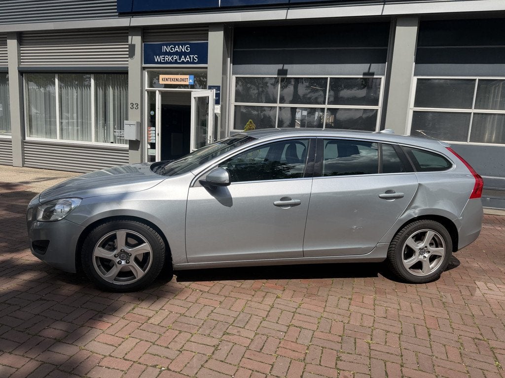 Volvo V60 2.0 D3 Momentum Bj 2012 Navi,trekhaak,clima,16inch, Euro 5, Gebruikt, Diesel, 165 pk