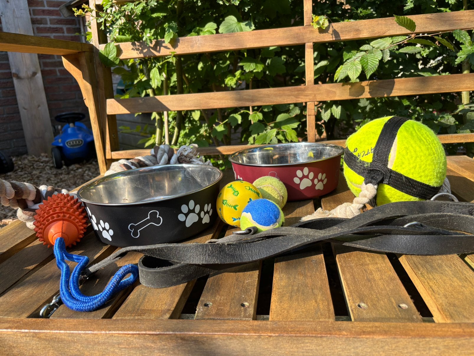 Honden accessoires (voer/drinkbakken, speelgoed), Ophalen, Gebruikt