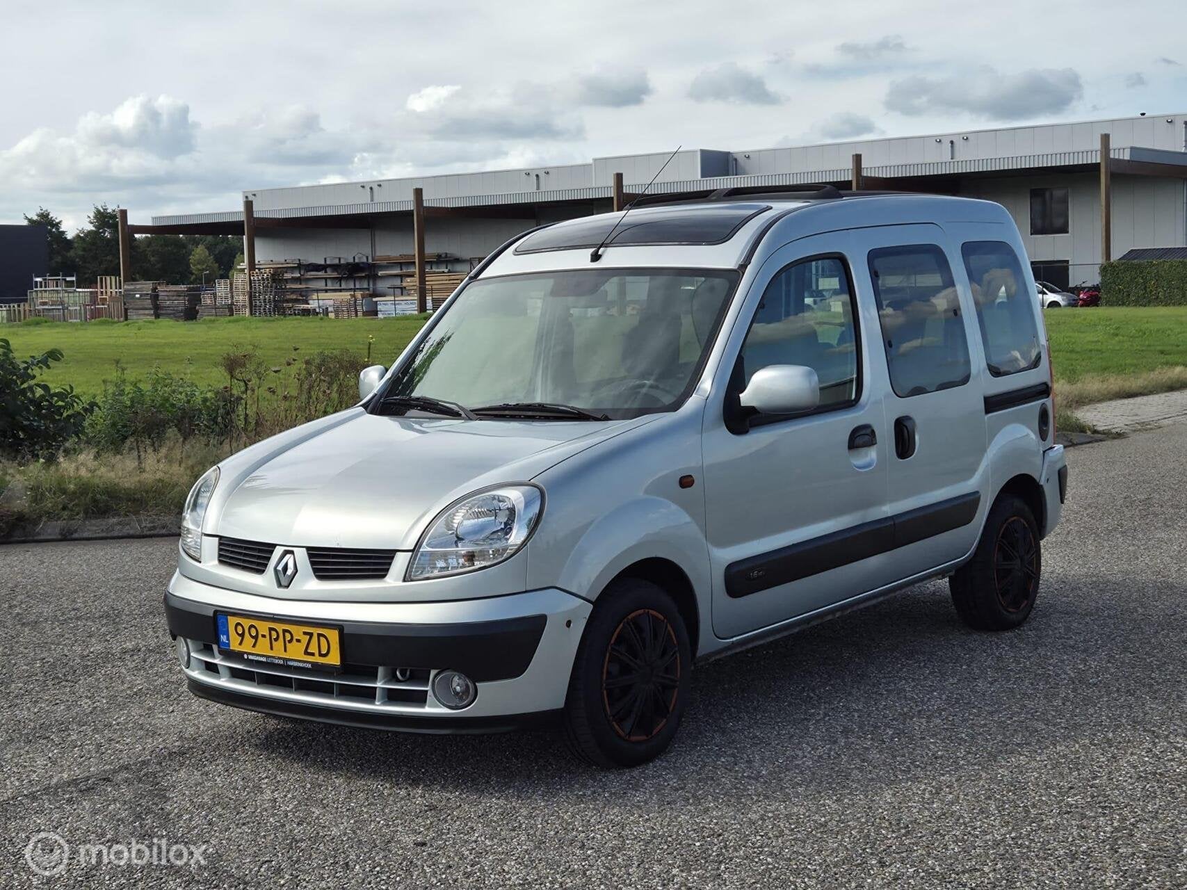 Renault Kangoo combi 1.6-16V 2x schuifdeur / Airco / Trekhaa, Auto's, Renault, Metallic lak, Gebruikt, Origineel Nederlands, Bedrijf