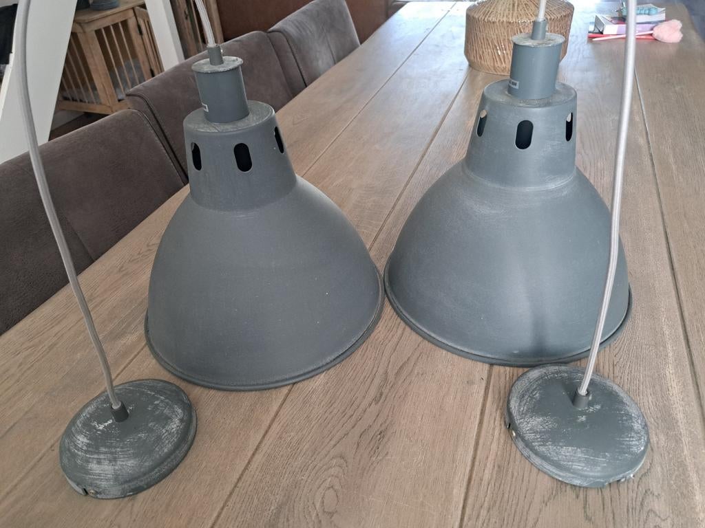 Set van 2 grijze industriële hanglampen, Ophalen, Gebruikt, 50 tot 75 cm, Metaal