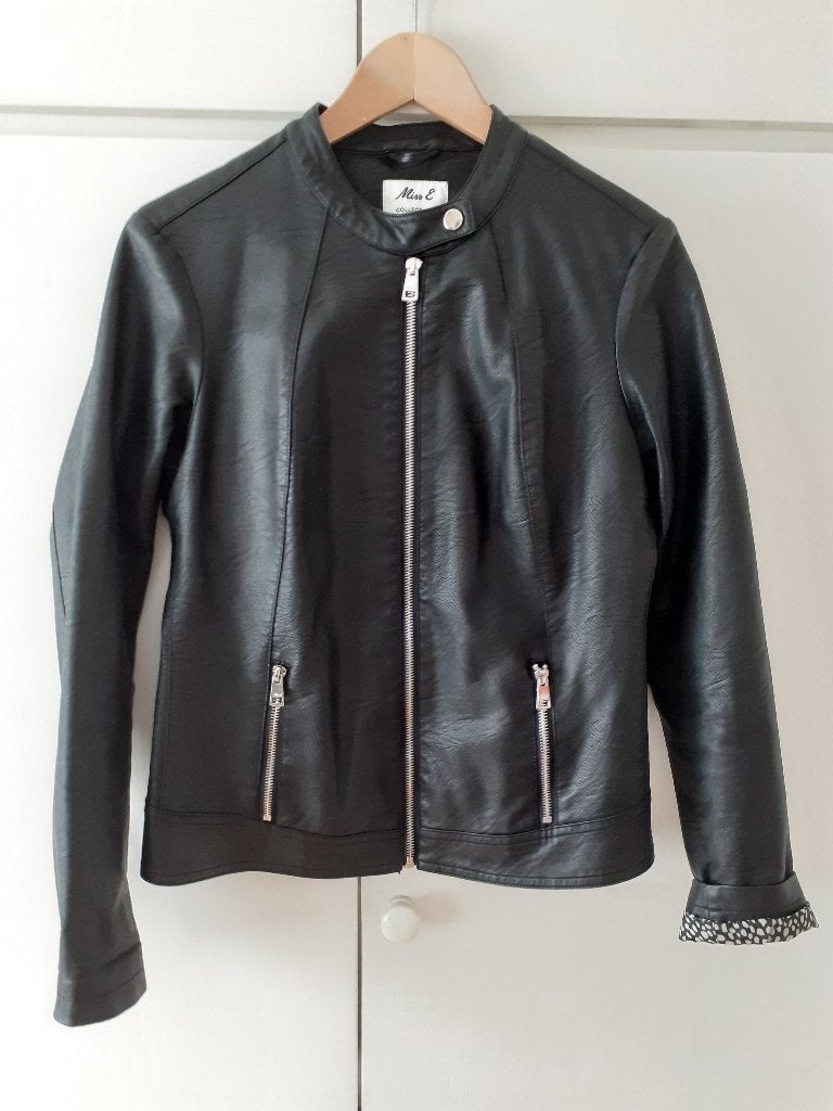 Leather look leren damesjasje maat M in nieuw staat, Ophalen of Verzenden, Zo goed als nieuw, Maat 38/40 (M), Zwart