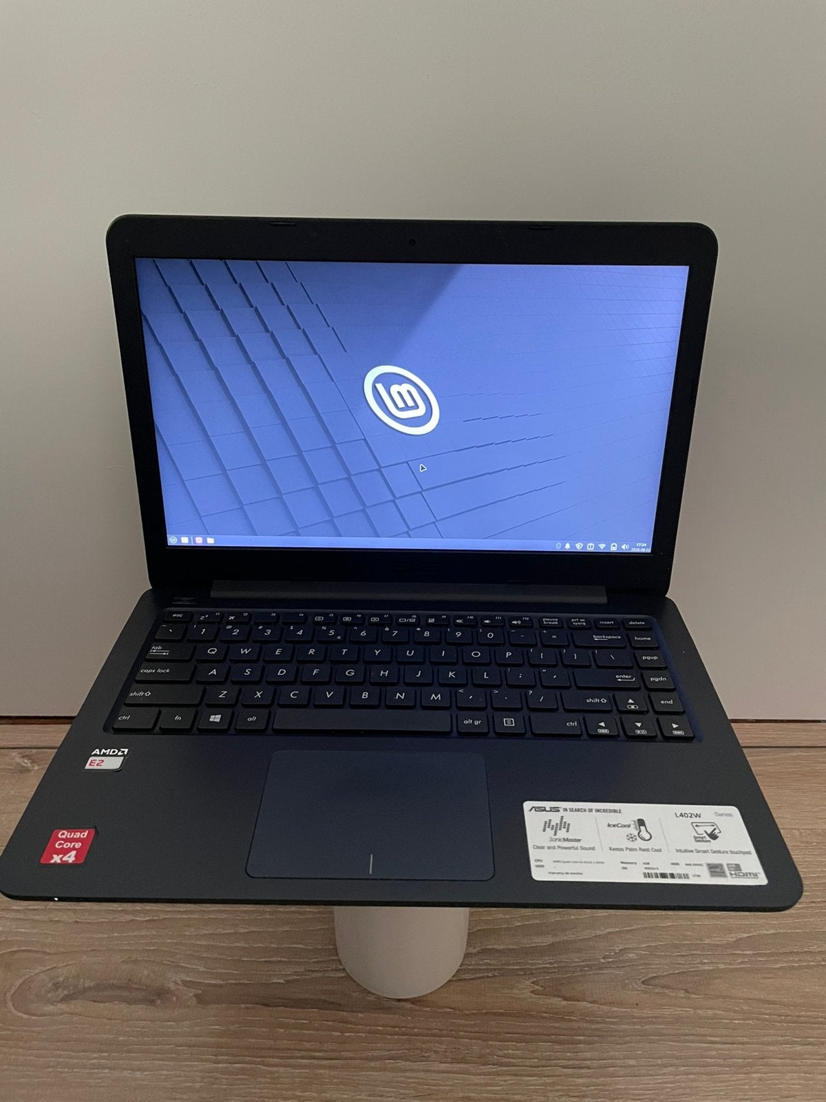Asus laptop met Linux Mint, compleet met accessoires, Computers en Software, Ophalen, Gebruikt, 2 tot 3 Ghz