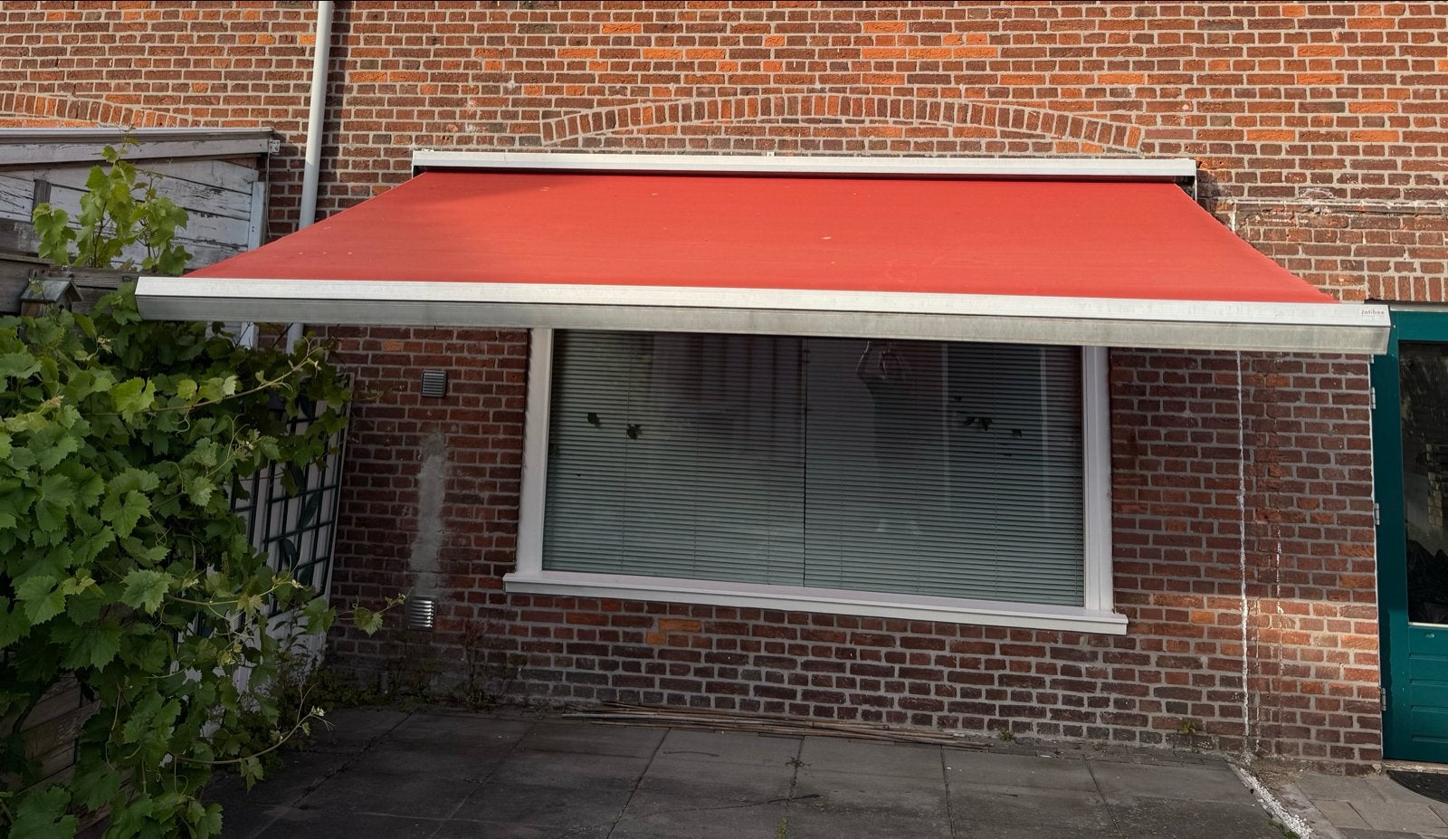 Zonnescherm in goede staat met bediening, Tuin en Terras, Zonneschermen, Ophalen, Gebruikt, Elektrisch, 150 tot 300 cm