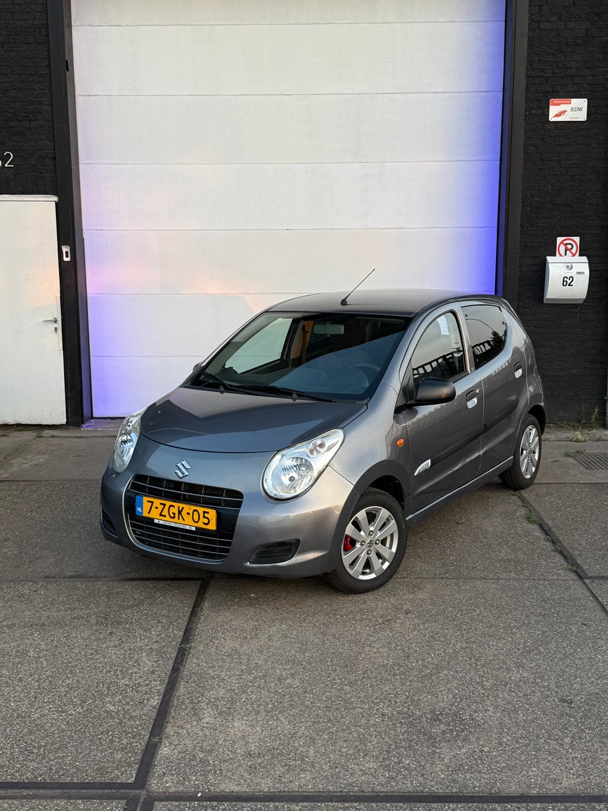 Suzuki Alto 1.0 2015 Grijs (Airco/Nap/NieuweApk), Voorwielaandrijving, Stof, Elektrische ramen, 4 stoelen