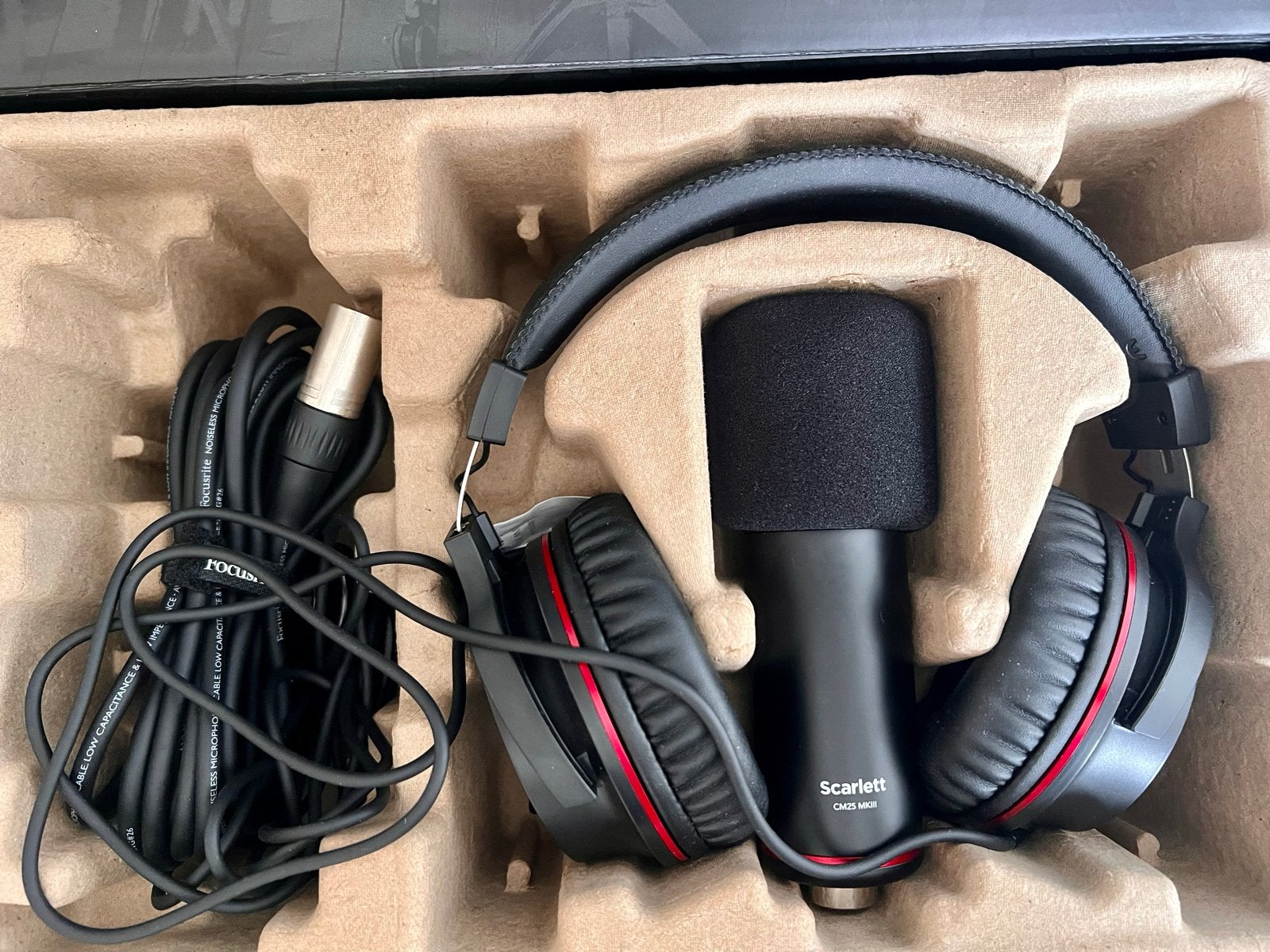 Focusrite Scarlett(4th Gen) - ENKEL MICROFOON EN KOPTELEFOON, Ophalen, Zo goed als nieuw, Studiomicrofoon