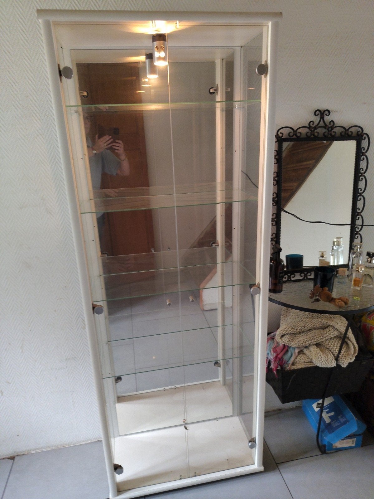 Gratis glazen vitrinekast met verlichting., Ophalen, 50 tot 100 cm, Glas, Modern