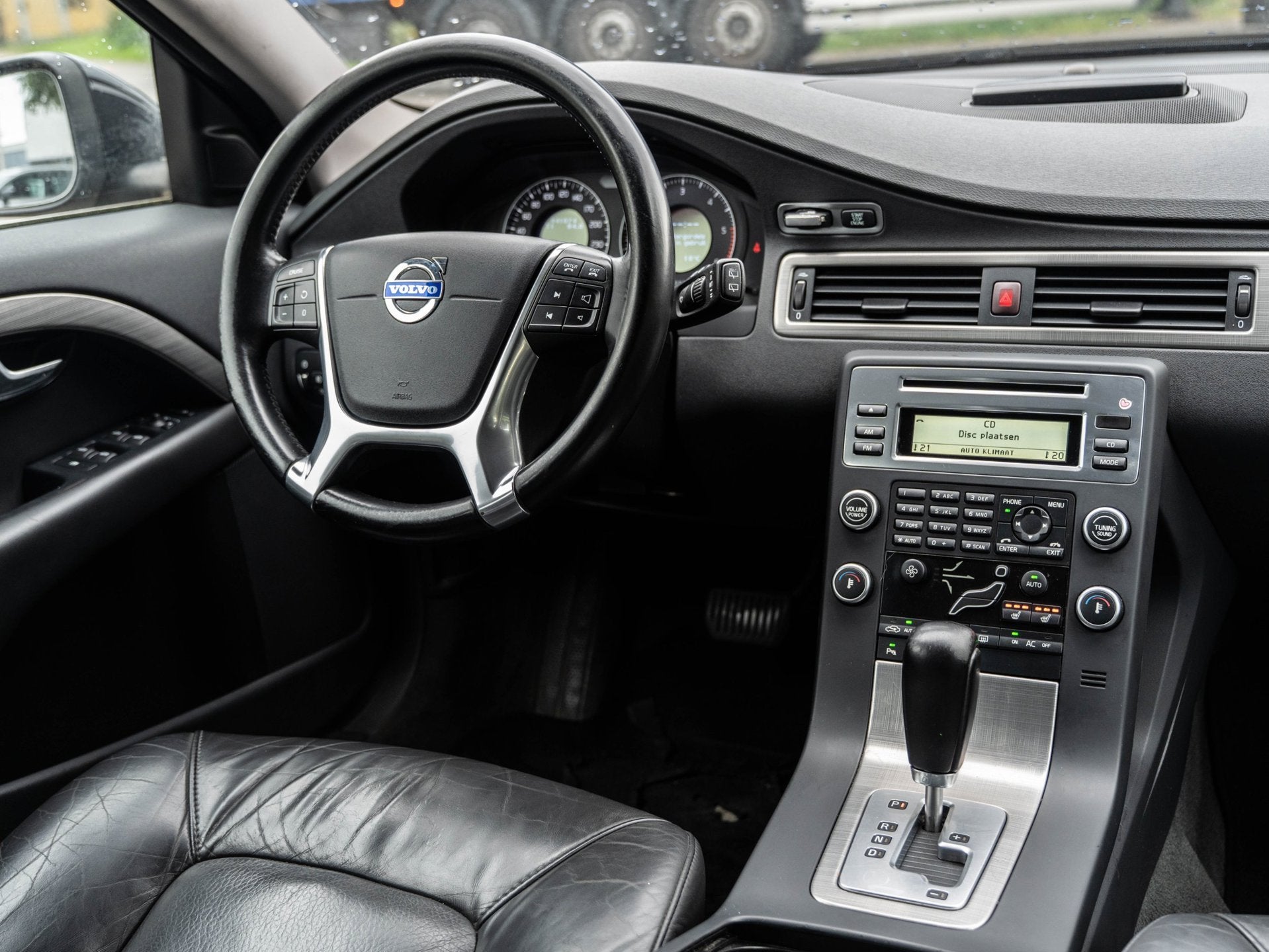 Volvo V70 2.4D | D5 | AUTOMAAT | LEDER | STOELVERWARMING | C, Auto's, 15 km/l, Zwart, Zwart, Diesel