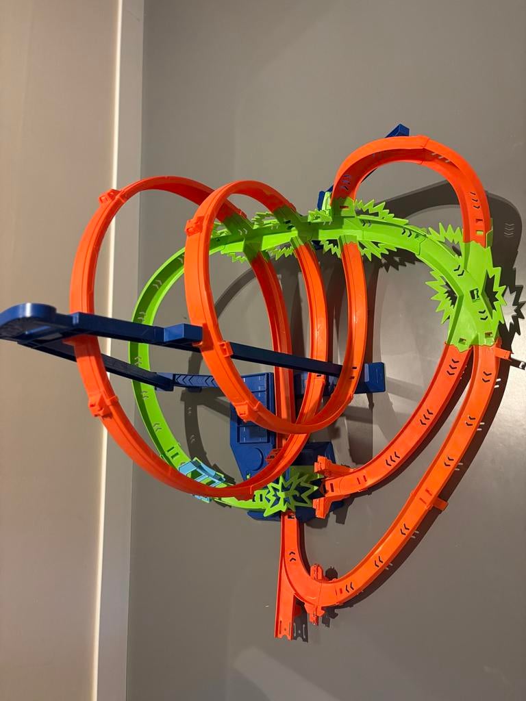 Hot Wheels Racebaan met Loopings - Zo goed als nieuw, Kinderen en Baby's, Speelgoed | Racebanen, Racebaan, Ophalen of Verzenden