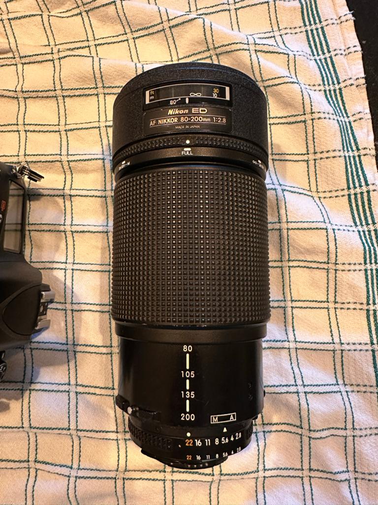 Nikon ED AF Nikkor 80-200mm 1:2.8 lens met lensdoppen, Ophalen of Verzenden, Gebruikt, Telelens, Zoom