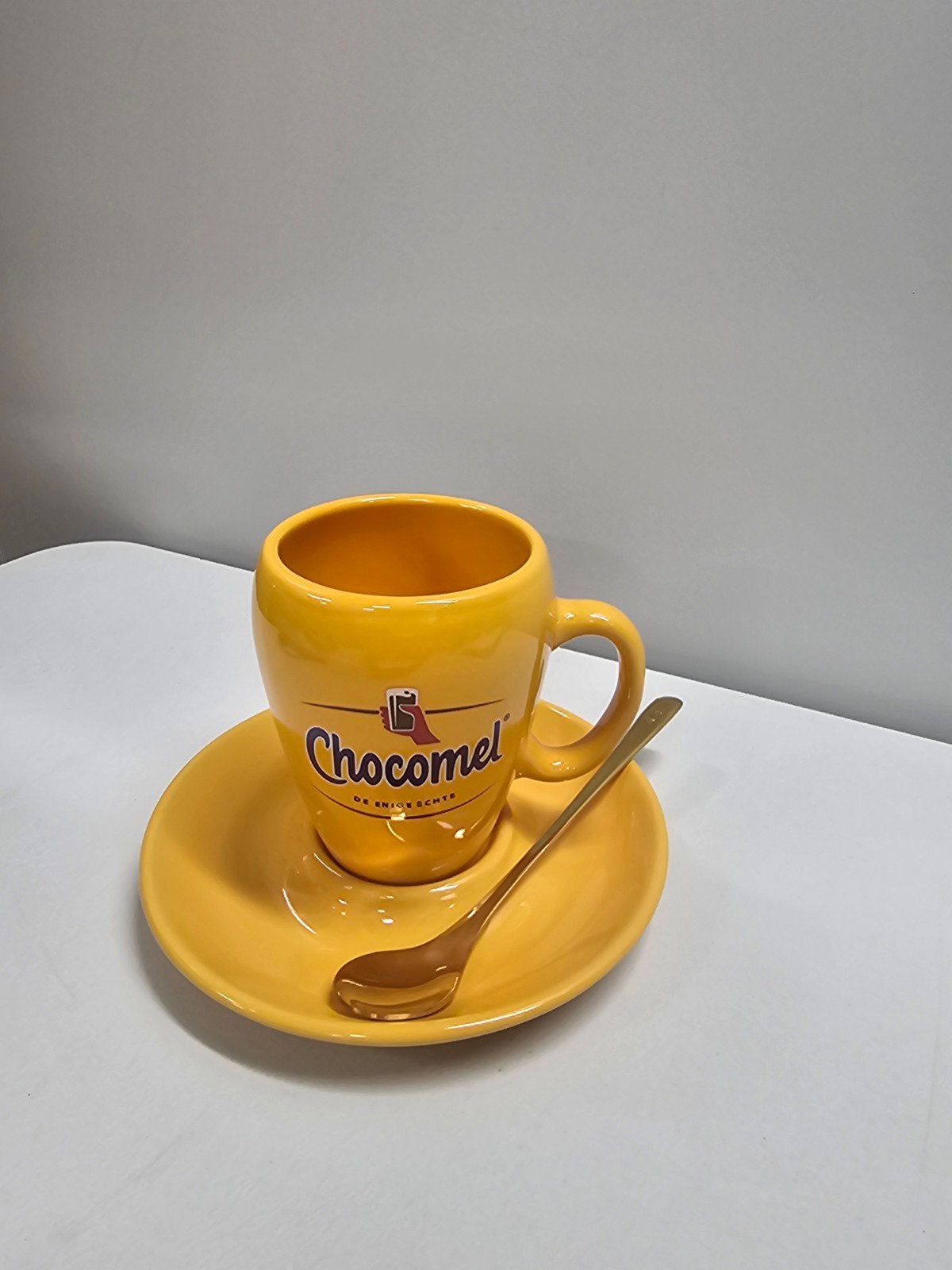 Chocomel kop en schotel, Ophalen of Verzenden, Zo goed als nieuw, Porselein, Kop en/of schotel