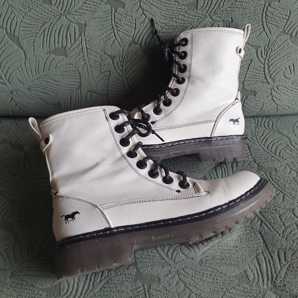 Mustang enkellaarsjes maat 39 veterboots met rits veterboots, Wit, Lage of Enkellaarzen, Nieuw, Ophalen of Verzenden
