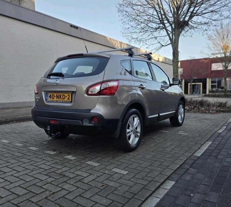 Nissan Qashqai 1.6 2WD (2010) – Bruin – NAP aanwezig, Auto's, Nissan, Voorwielaandrijving, 15 km/l, Adaptive Cruise Control, 4 cilinders