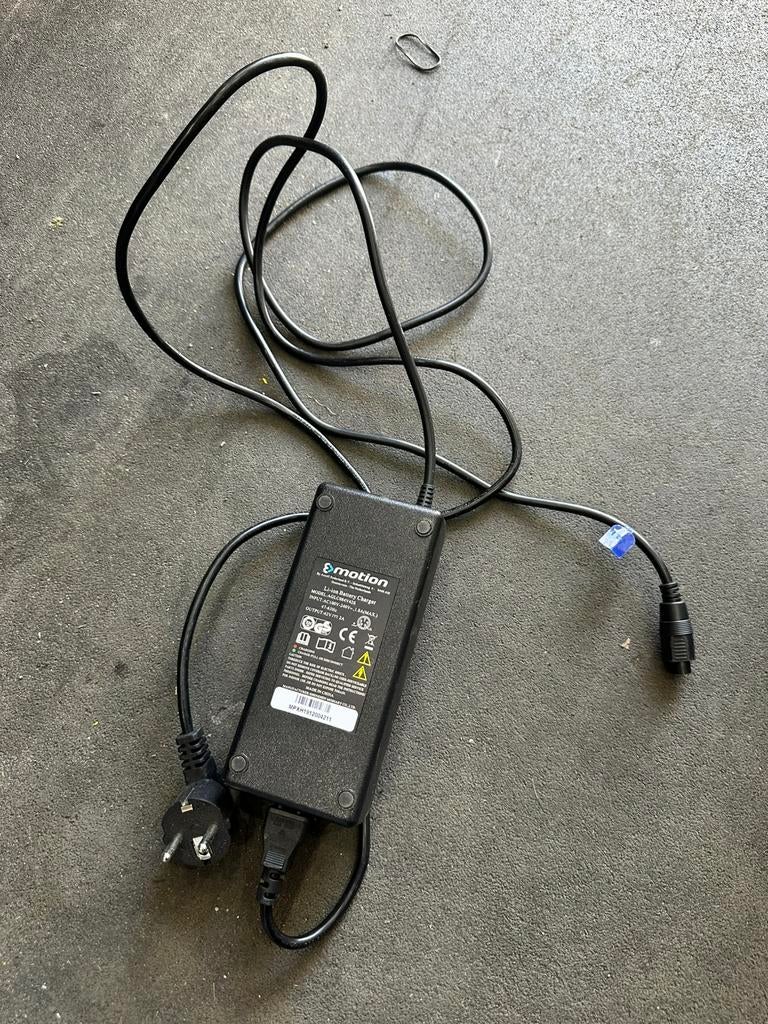 Oplader sparta batavus emotion accu lader, Ophalen of Verzenden, Zo goed als nieuw
