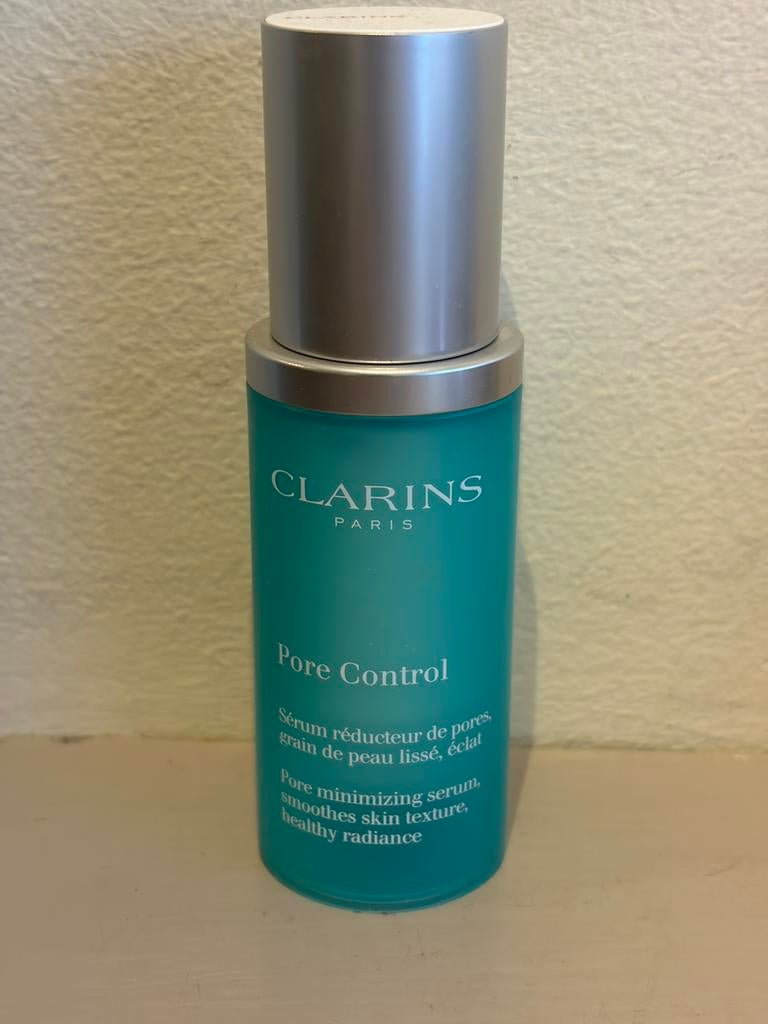 Clarins Pore Control Serum in een blauwgroene flacon 30 ml, Ophalen of Verzenden, Nieuw, Gehele gezicht, Verzorging