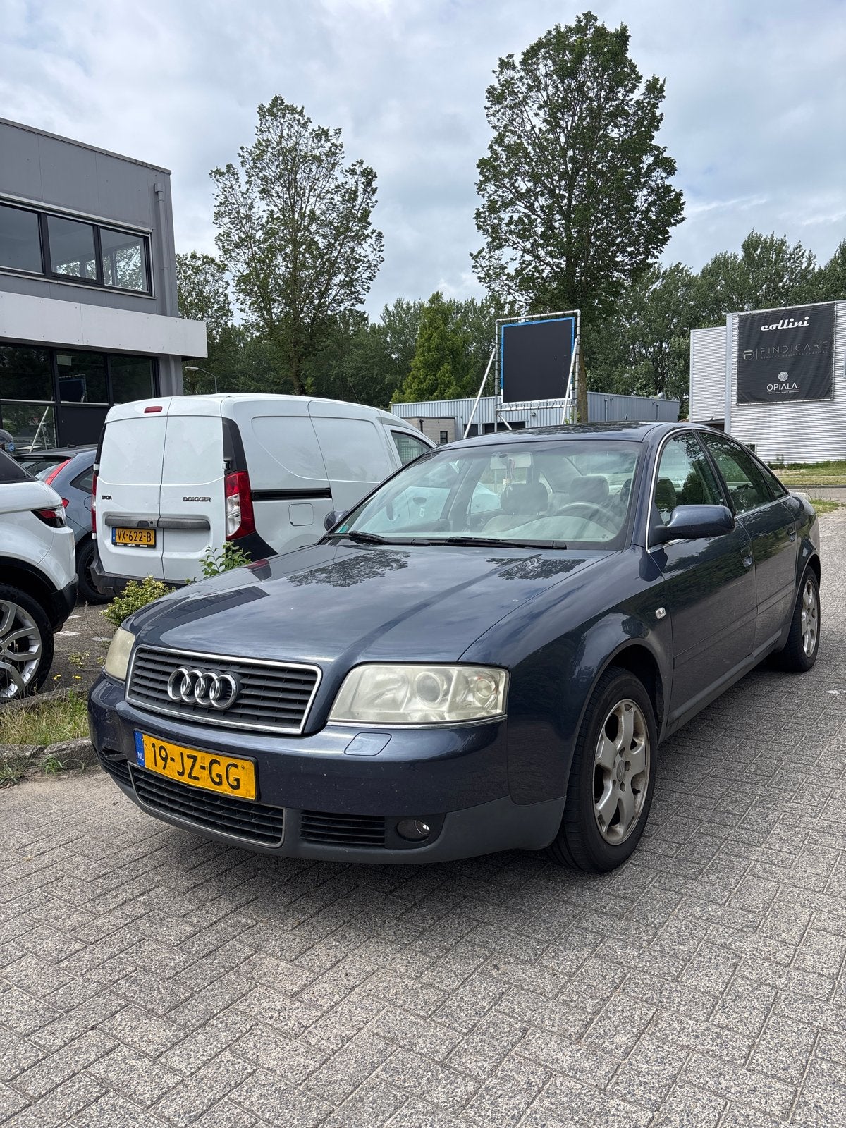 Audi a6 2001 2.4 limousine automaat, Stof, Beige, Open dak, 1535 kg