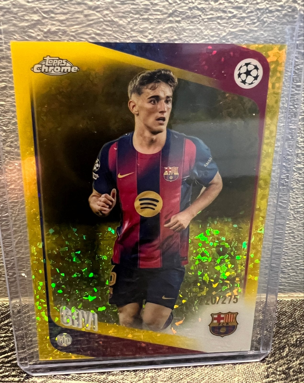 Gavi Topps Chrome UCC /275 Gold Diamonds, Ophalen of Verzenden, Zo goed als nieuw, Buitenlandse clubs, Spelerskaart