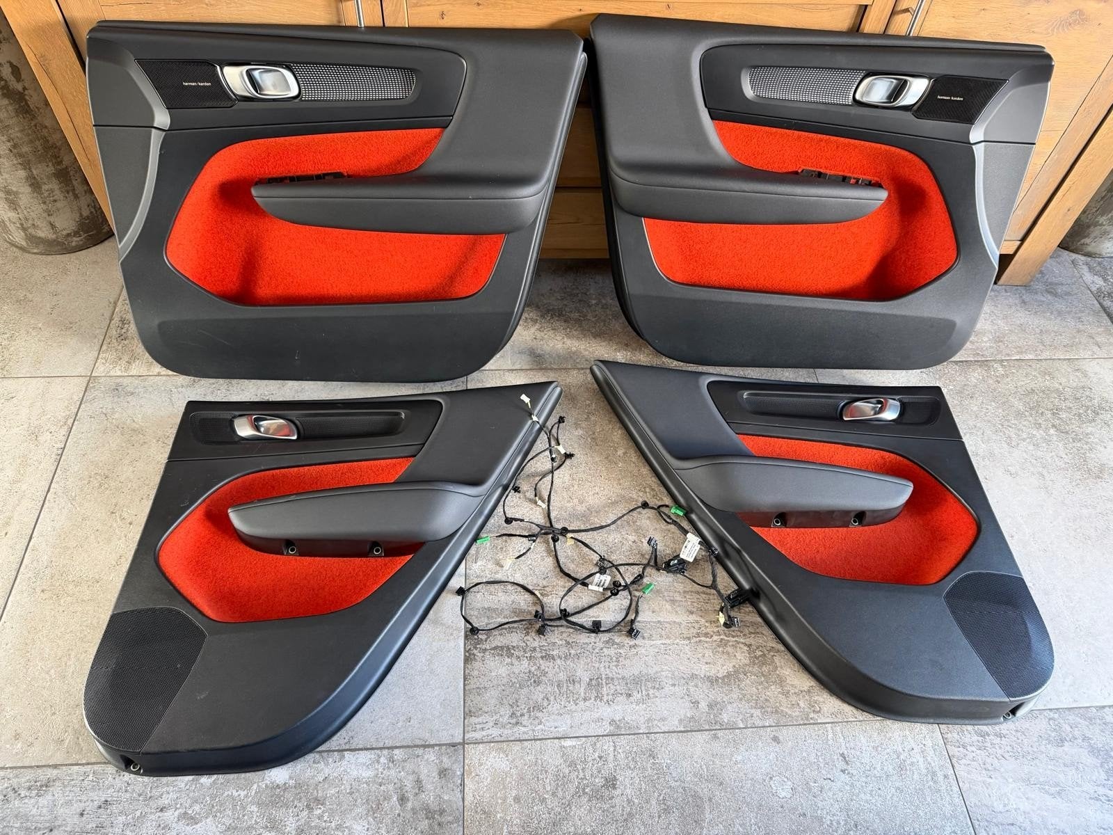 Volvo XC40 T4 Benzine Deurpanelen met Harman Kardon Speakers, Ophalen, Gebruikt, Volvo
