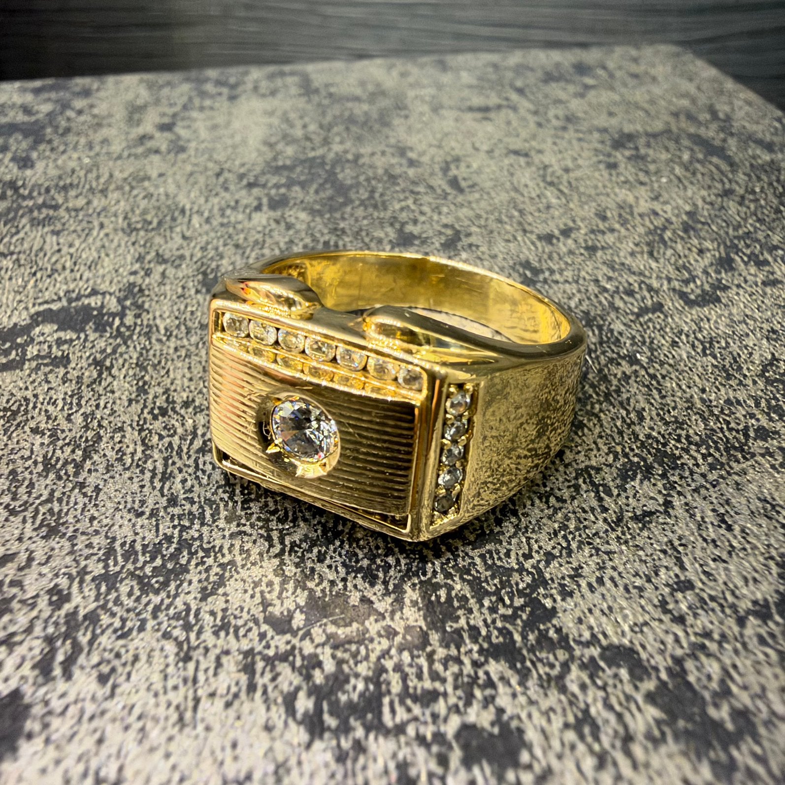 18 karaat gouden ring massief model, Sieraden, Tassen en Uiterlijk, Ophalen of Verzenden, Zo goed als nieuw, Goud, Heer