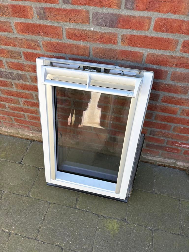 Gebruikt Velux GGL CK02 dakraam met verduisterend gordijn, Doe-het-zelf en Verbouw, Glas en Ramen, Ophalen, Gebruikt, Minder dan 80 cm