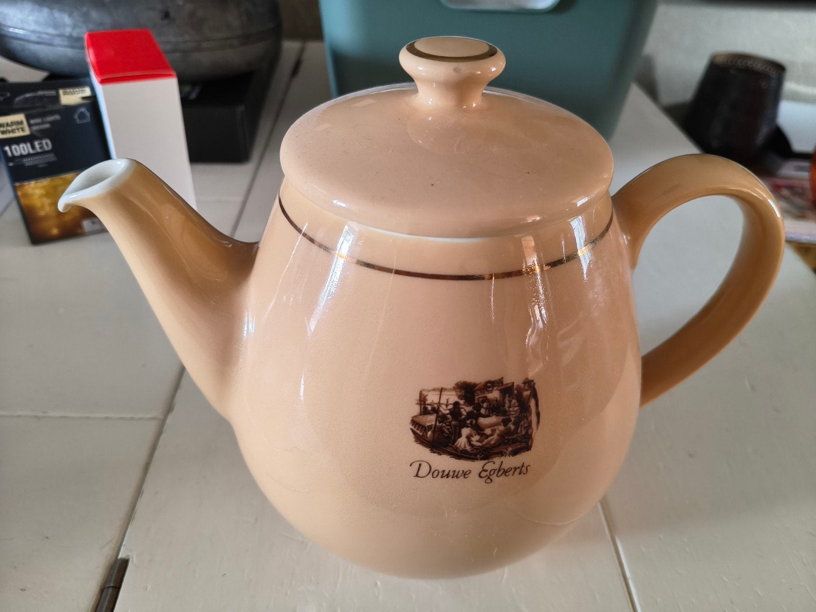 Douwe Egberts Theepot - Crèmekleurig met Opdruk, Gebruikt, Ophalen of Verzenden, Steen/keramiek, Overige merken