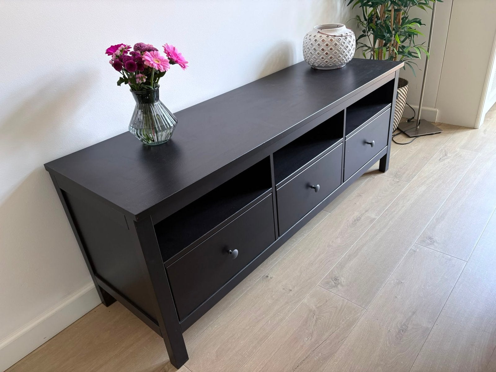 Tv-meubel Hemnes Ikea, Huis en Inrichting, Kasten | Televisiemeubels, Ophalen, 100 tot 150 cm, Zo goed als nieuw, Minder dan 100 cm