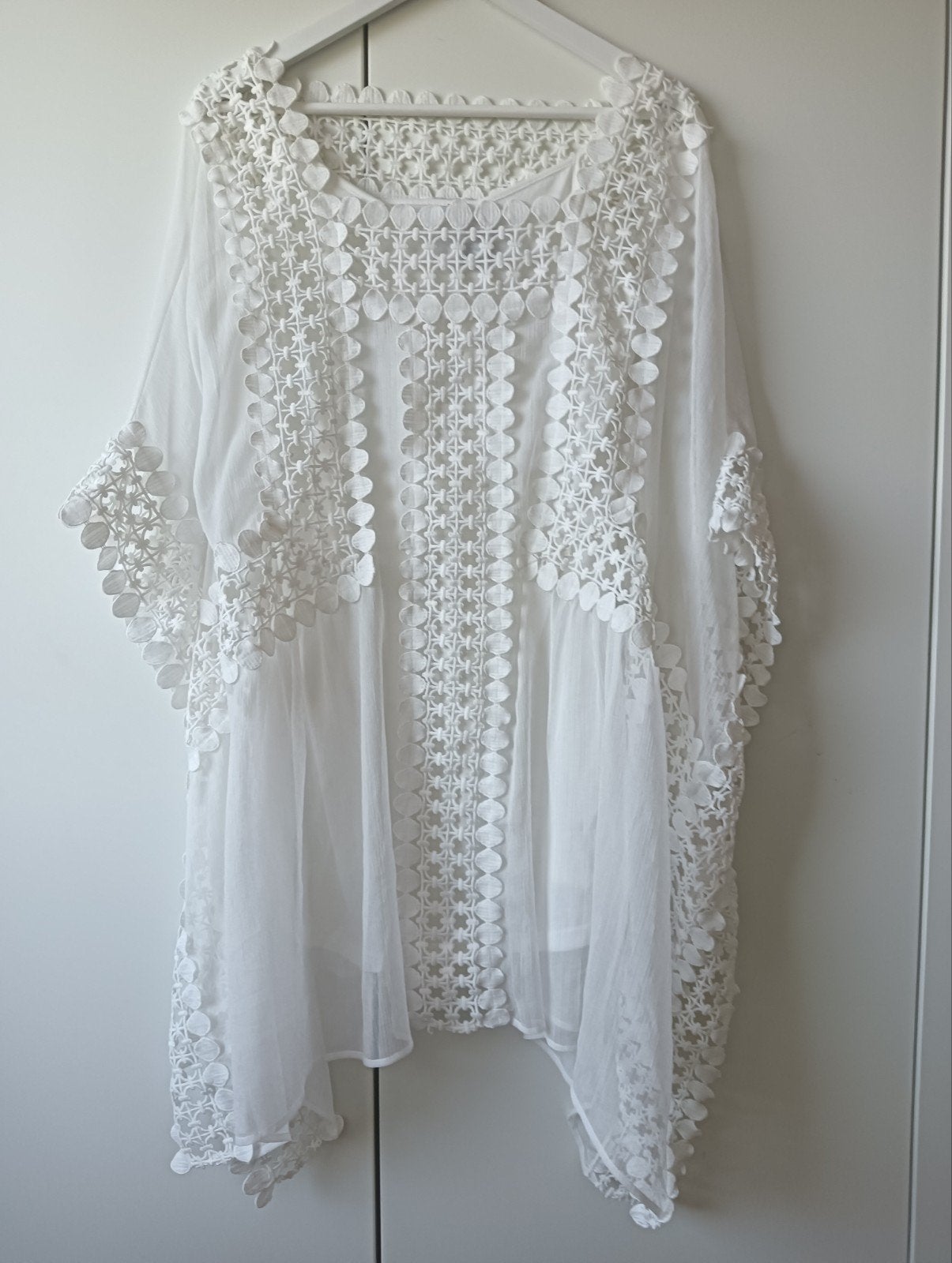Edward Achour witte kaftan jurk in maat 38/40 NIEUW, Wit, Ophalen of Verzenden, Zo goed als nieuw, Onder de knie