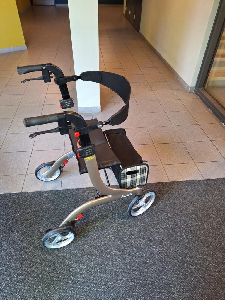 Foto 15 van Rollator lichtgewicht drive/nitro lees beschrijving NWST