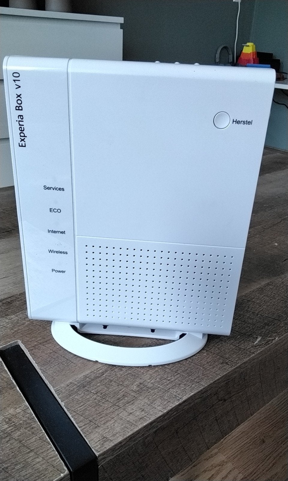 KPN Experia Box V10 Router met modem, Computers en Software, Routers en Modems, Zo goed als nieuw, Router met modem, Ophalen of Verzenden