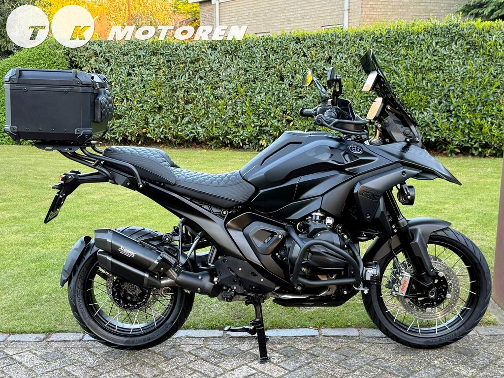 ⭐️ UNIEKE CUSTOM BMW R 1300 GS AUTOMAAT 2025 BLACK EDIT BTW, Motoren, Motoren | Yamaha, 2 cilinders, Occasion, Motorrijbewijs A