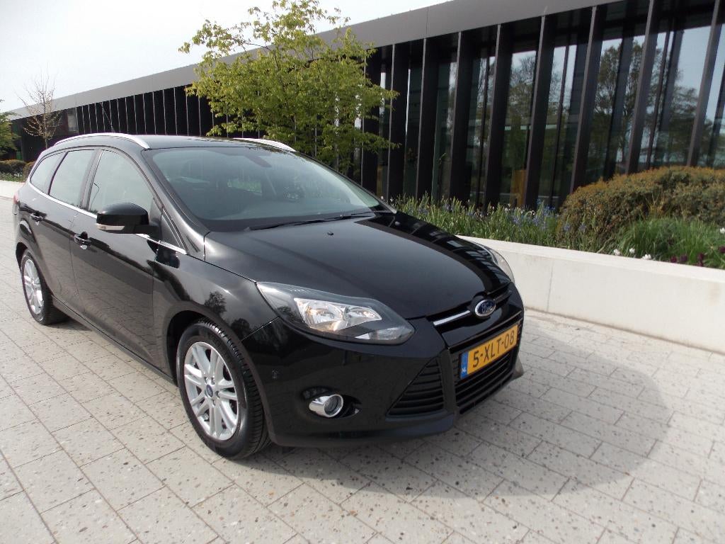 Ford Focus Ecoboost Wagon nwe apk + distributie winterbanden, Euro 5, Stof, 100 pk, Zwart
