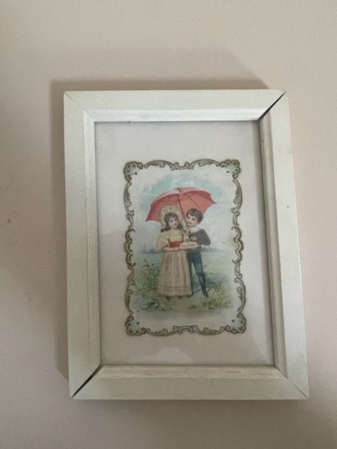 Oud brocante romantisch relief prentje. Verliefde kinderen., Ophalen