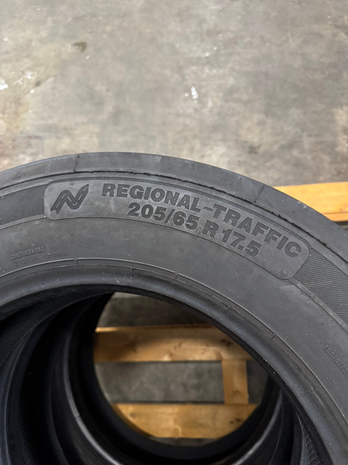 Continental HTR2 205/65 R17.5 vrachtwagenbanden, Ophalen, Nieuw, 17 inch, 205 mm
