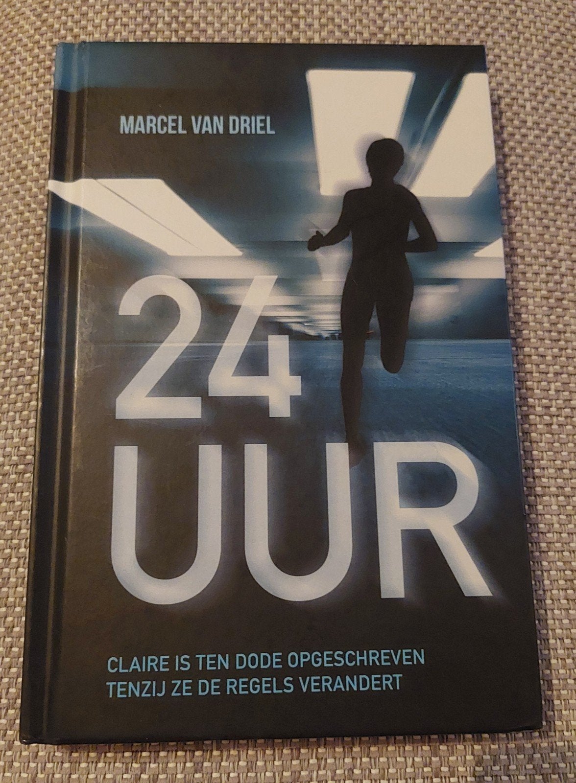 Boek 24 UUR - Marcel van Driel (Thriller), Ophalen of Verzenden, Zo goed als nieuw, Marcel van Driel
