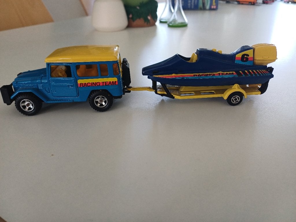 Majorette racing team 1/36 speedboot met trailer, Ophalen of Verzenden, Gebruikt, Auto