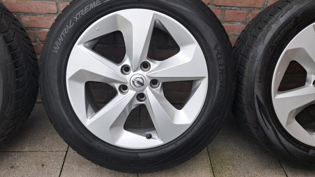 origineel Nissan Qashqai  winterset 215-60-17 TPMS, Auto-onderdelen, Banden en Velgen, Ophalen, 215 mm, Banden en Velgen, 17 inch