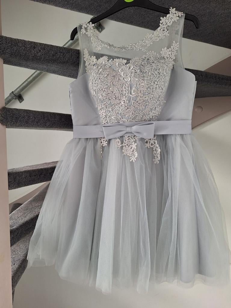 Elegante grijze galajurk met kant en tule, maat L, Maat 42/44 (L), Ophalen of Verzenden, Zo goed als nieuw, Grijs